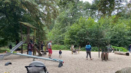 Spielplatz "Die Nonne" - Familienurlaub in Leipzig Schattiger Spielplatz für Kleinkinder im Auwald an der Grenze zu Schleußig