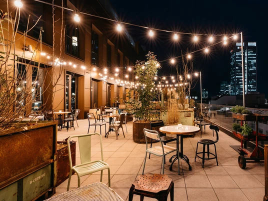 Ruby Louise Frankfurt Terasse 04 1