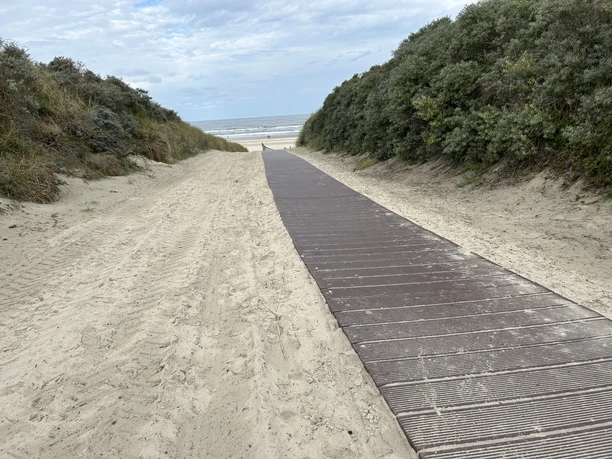 Strandabgang auf Juist - Schoolpad.jpeg Strandabgang auf Juist - Schoolpad