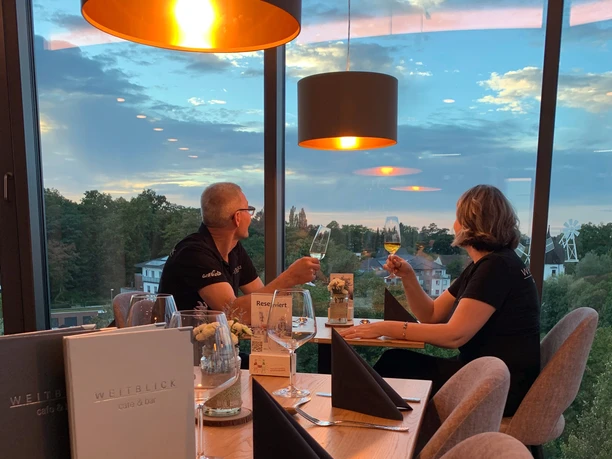 Avondsfeer in café & bar Weitblick Gifhorn