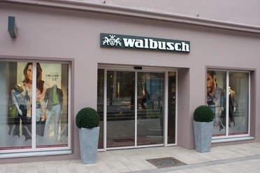 Minden - Walbusch.JPG Das Bild zeigt den Eingangsbereich des Geschäftes.