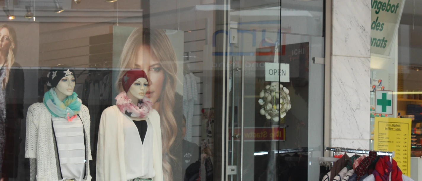 Livimod.JPG Das Bild zeigt den Eingangsbereich des Geschäfts Livimod