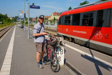 radtour-sebnitz-bahnhof-nationalparkbahn-(c)-tvssw-daniela-pensold-CC-BY-SA.jpg