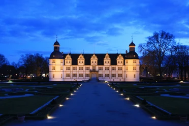 Schloss Neuhaus bei Nacht