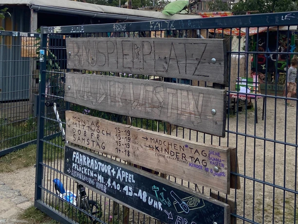 Bauspielplatz Wilder Westen - Familienurlaub in Leipzig Der Bauspielplatz Wilder Westen heißt Kinder und Erwachsene wilkommen