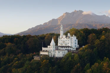 Château Gütsch im Herbst