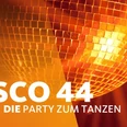 Goldene Spiegelkugel dreht sich, links Text: "Disco 44 - Die Party zum Tanzen" auf orangefarbenem Hintergrund.