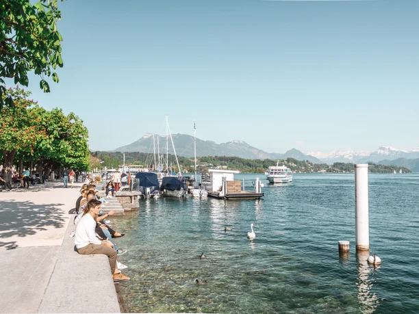 Seepromenade im Sommer