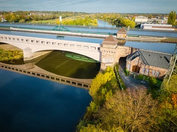 Minden-Wasserstraßenkreuz-Teutoburger-Wald-Tourismus-J-Motzny-047.jpg Das Bild zeigt das Wasserstraßenkreuz mit Mittellandkanal und Weser.