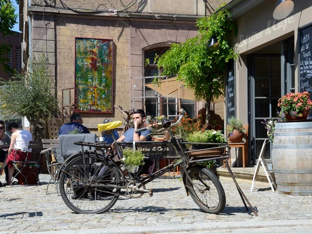 T1-Bistro-Cafe.jpg