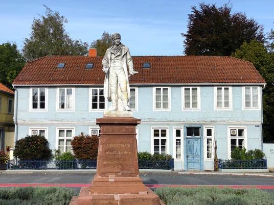 Das Albrecht Thaer Denkmal zu Ehren des Begründers der Agrarwissenschaft