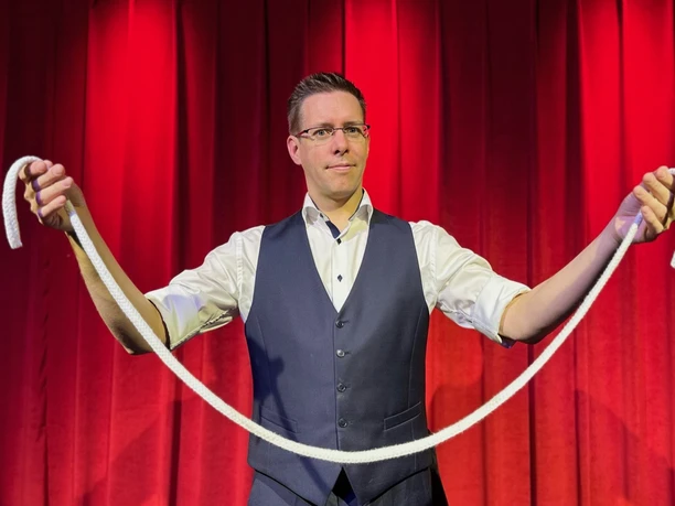 Zauberthetaer Aurich Herr Reichert (2).jpg Zauberthetaer Aurich