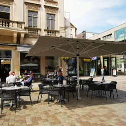 Café M Pasquale2.jpg Das Bild zeigt die Außenansicht des Café M.