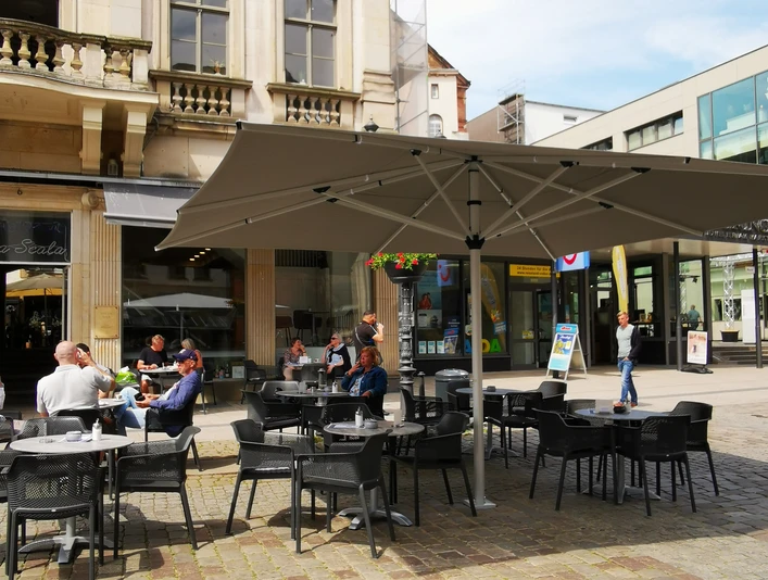 Café M Pasquale2.jpg Das Bild zeigt die Außenansicht des Café M.