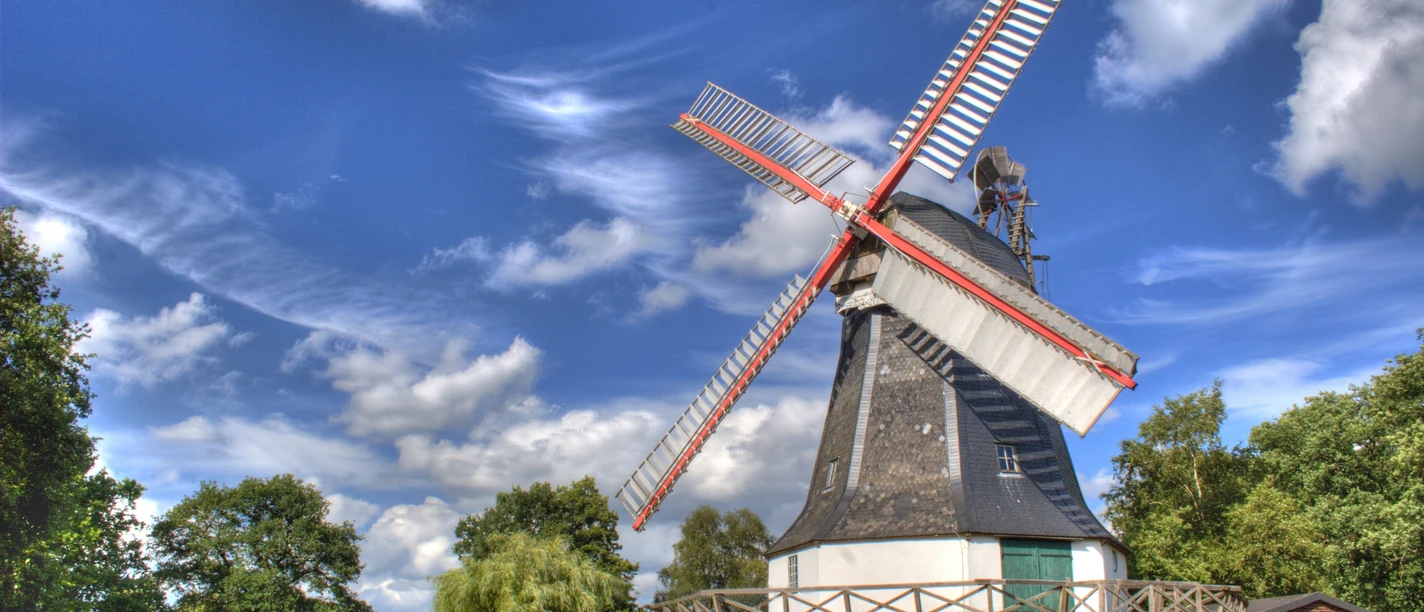 Worpsweder Windmühle The Worpswede windmill in bright sunshine
