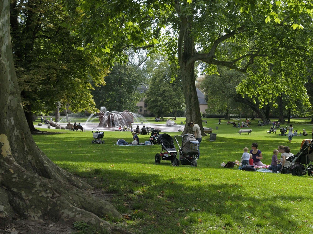 Guenthersburgpark grün Park