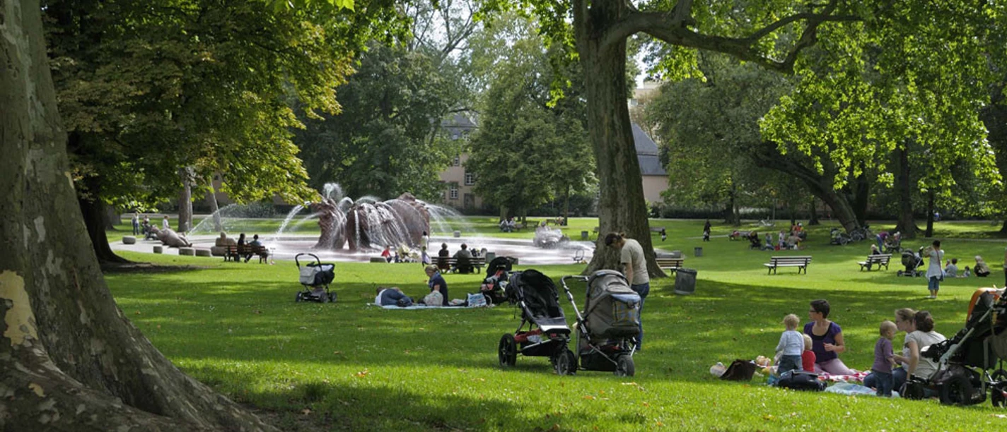 Guenthersburgpark grün Park