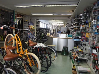 Intra Fahrradverleih Verkauf Theke