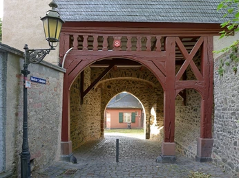 Zollturm Höchst Durchgang