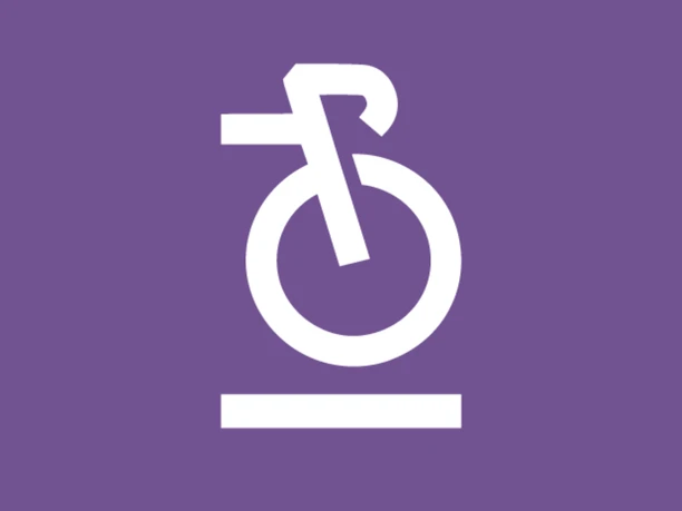 Weißes Fahrradpiktogramm auf violettem Hintergrund als Symbol fürs Radfahren im Teufelsmoor.