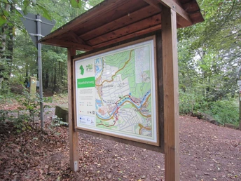 Infotafel am Naturparktrail des Weserhöhenweges