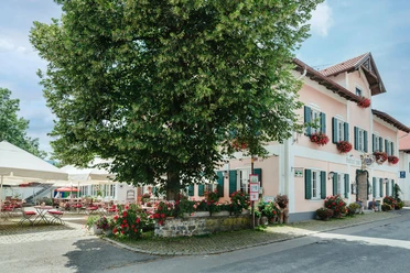 Bild-Haus-Biergarten.jpg