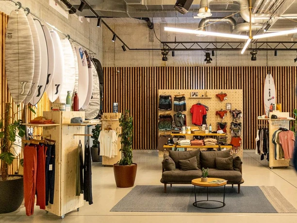 Shop Oana Surf Blick in den Surf Shop