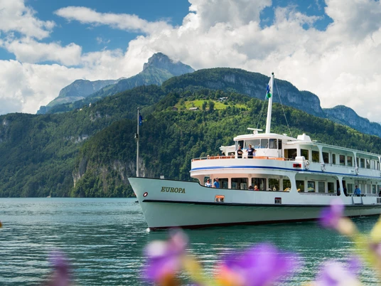 Motorboat on Lake Lucerne Motorboot der SGV auf dem VierwaldstätterseeSGV motorboat on Lake LucerneBateau à moteur de la SGV sur le lac des Quatre-Cantons