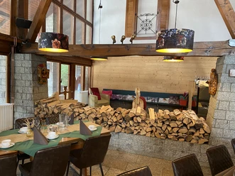 The cozy play corner in the rustic Wildparkgaststätte delights guests of all ages.