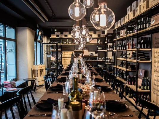 Vinotheque Hauser Gedeckter Tisch bei der Vinothek HauserTable set at the Vinothek HauserTable dressée chez Vinothek Hauser