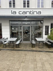 Das Bild zeigt den Eingangsbereich von La Cantina.