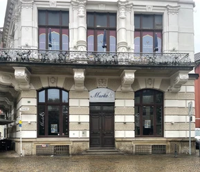 Das Bild zeigt den Eingangsbereich des Markt 15.