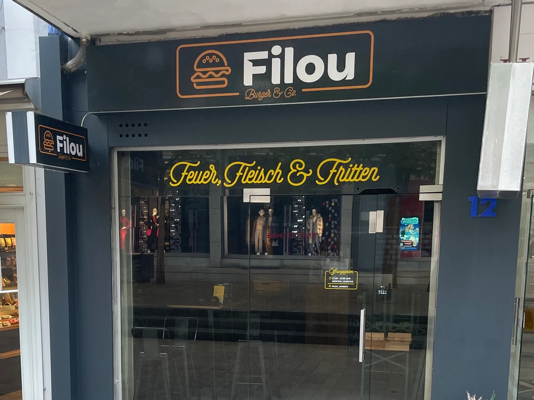 Minden - Filou.jpg Das Bild zeigt den Eingangsbereich des Schnellrestaurants "Filou".