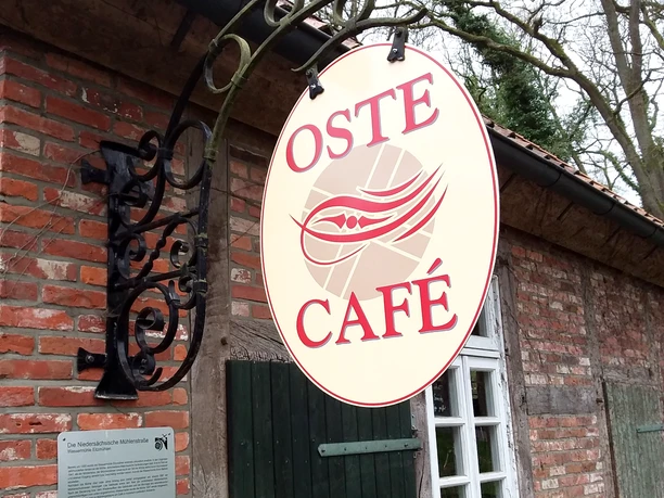 Hinweisschild Oste-Café Hinweisschild Oste-Café