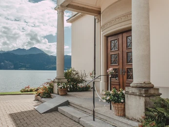 Weggis Protestant Church Aussenseite der reformierten Kirche WeggisExterior of the Weggis Protestant ChurchExtérieur de l'église réformée de Weggis