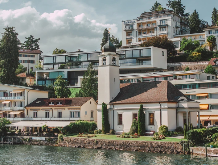 Reformierte Kirche Weggis Aussenansicht der reformierten Kirche WeggisExterior view of the Weggis Protestant ChurchVue extérieure de l'église réformée de Weggis