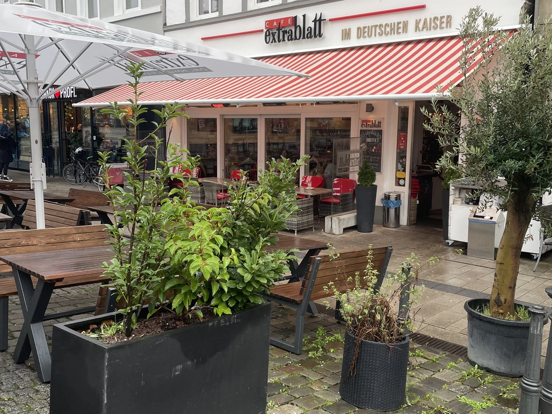 Café Extrablatt Minden Das Bild zeigt die Außenansicht des Café Extrablatt.