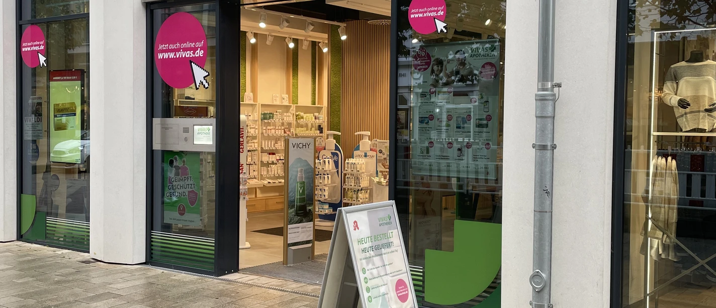 Vivas.jpg Das Bild zeigt den Eingangsbereich der Vivas Apotheke auf dem Scharn