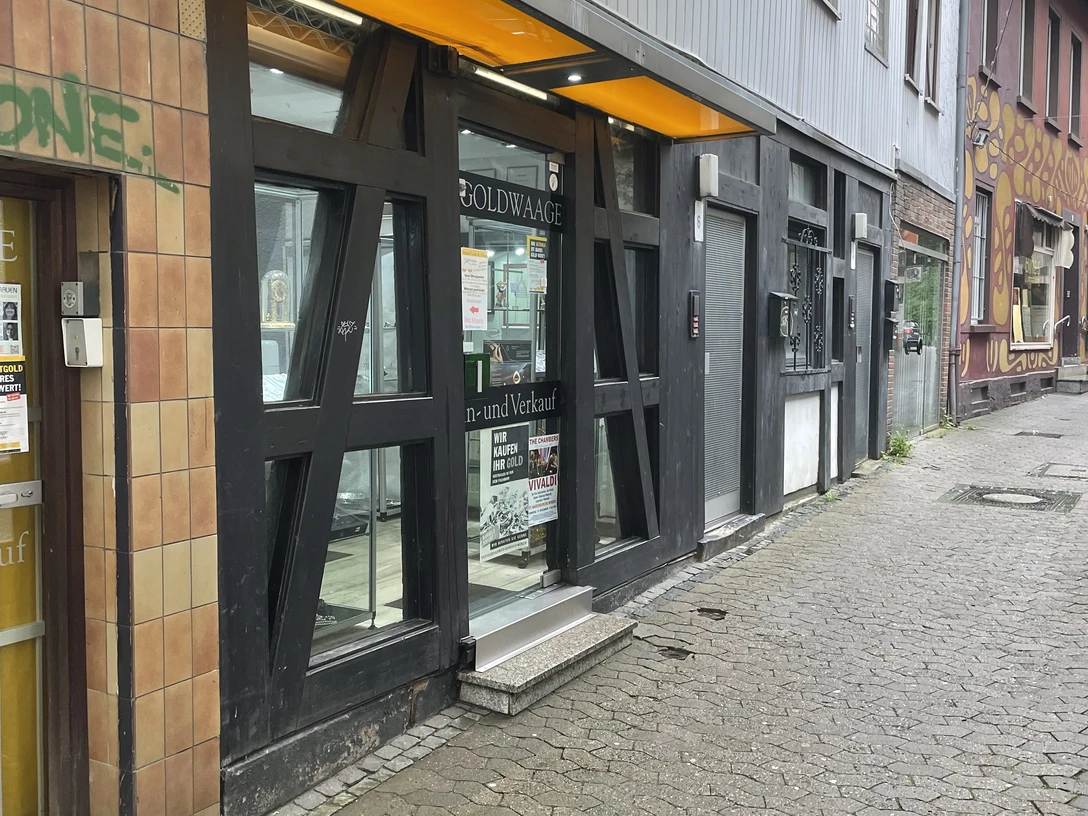 Goldwaage.jpg Das Bild zeigt den Eingangsbereich des Geschäfts Goldwaage