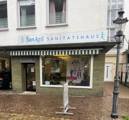 Das Bild zeigt den Eingangsbereich des Geschäftes.