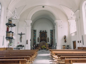 Église paroissiale Sainte-Marie Innenansicht der Pfarrkirche St.MariaInterior view of the catholic church of St MaryIntérieur de l'église paroissiale Sainte-Marie