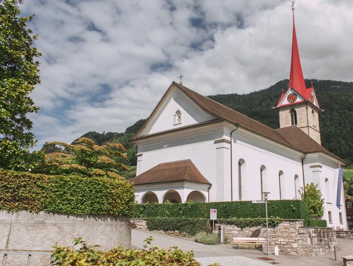 Catholic church of St Mary Aussenansicht der Pfarrkirche St.MariaExterior view of the catholic church of St MaryVue extérieure de l'église paroissiale Sainte-Marie