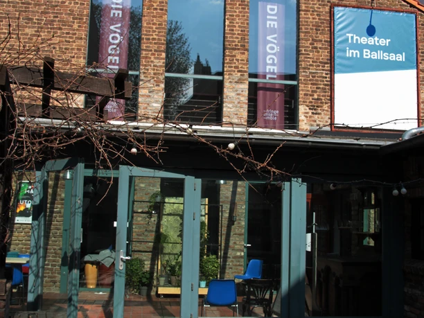 Theater im Ballsaal außen