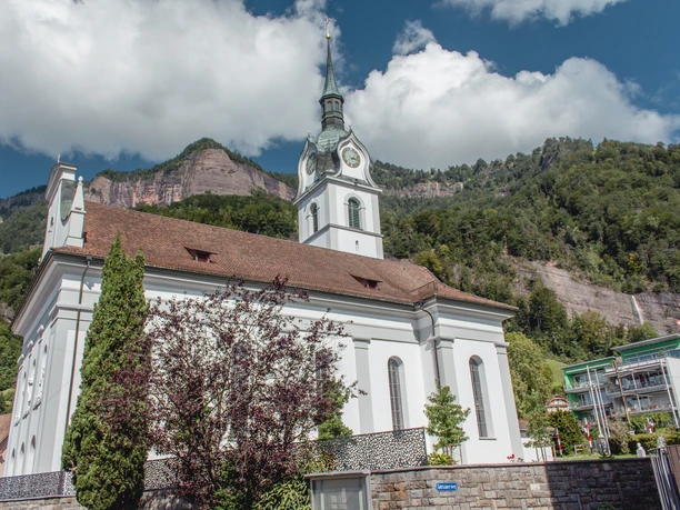 Église Saint-Jérôme Vue extérieure de l'église paroissiale Saint-Jérôme