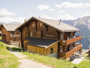 Chalet Weisshorn von der Hauptstrasse