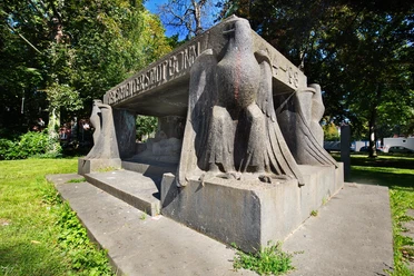 Kriegerdenkmal im Baumschulwäldchen Kriegerdenkmal im Baumschulwäldchen
