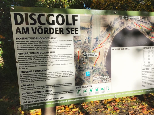 Infotafel beim Disc Golf am Vörder See Infotafel beim Disc Golf am Vörder SeeInformation board at Disc Golf at Lake VörderInformationstavle ved Disc Golf ved VördersøenInformatiebord bij Disc Golf aan het Vördermeer