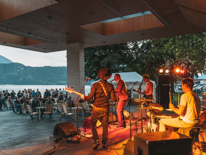 Summer Sounds Lakeside Konzert der Reihe Summer Sounds LakesideConcert of the Summer Sounds Lakeside seriesConcert de la série Summer Sounds Lakeside