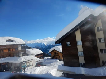 Blick auf Haus Lusa und Coop