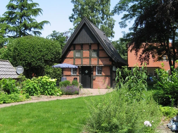 03Haus mit Garten.jpg